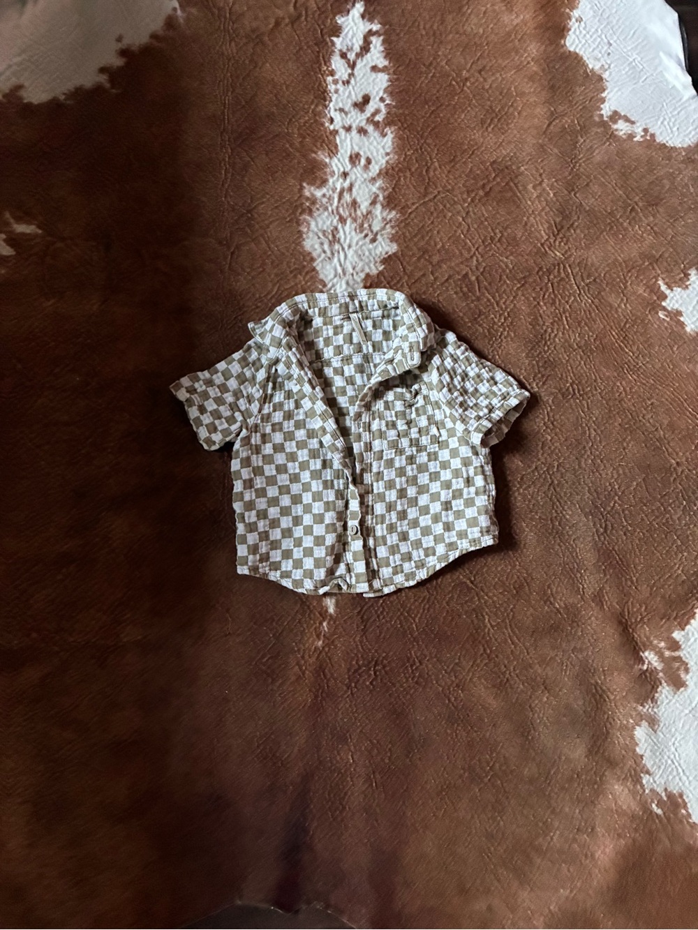 Rylee + Cru Beige and White Checkered Short Sleeve Button-Front Shirt